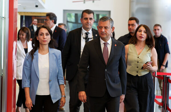 DEM Parti: Bu operasyonları kayyım anlayışının devamı olarak görüyoruz