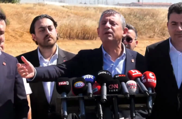 Özgür Özel’den savcıya: “Küstah herif; masaya beyaz Toros koyarak kimi tehdit ediyorsun?”