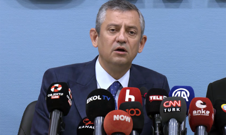Özgür Özel’in dokunulmazlık fezlekesi TBMM’ye sunuldu: “Bir ben kaldım, beni de atın hapse!”
