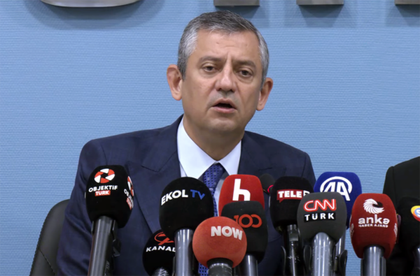 Özgür Özel’in dokunulmazlık fezlekesi TBMM’ye sunuldu: “Bir ben kaldım, beni de atın hapse!”