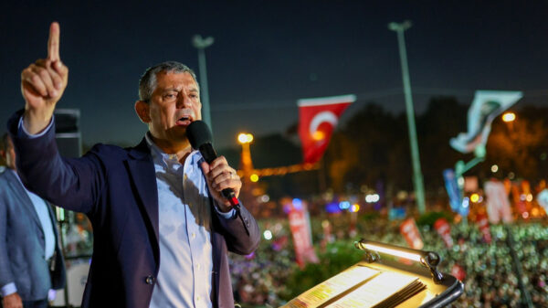 Özgür Özel: “Erdoğan artık Cumhurbaşkanı değil, cunta başkanıdır!”