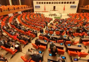 TBMM’de zehirlenme şüphesiyle 100’ü aşkın kişi hastaneye başvurdu