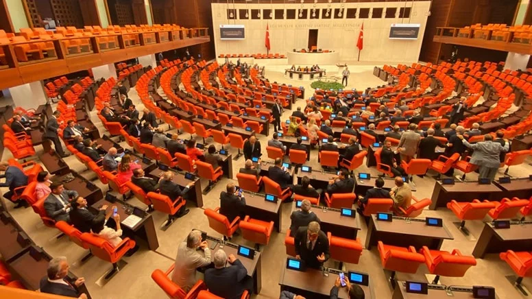 TBMM’de zehirlenme şüphesiyle 100’ü aşkın kişi hastaneye başvurdu