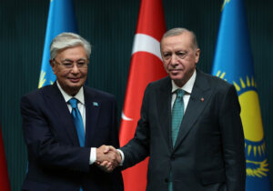 Erdoğan’dan Kazakistan Cumhurbaşkanı Tokayev’e ‘Kıbrıs Türkleri’ mesajı