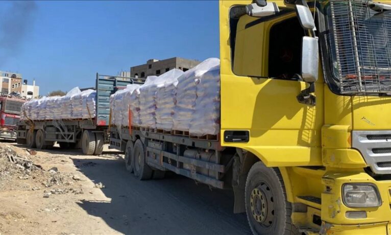 İsrail’in girişine izin verdiği 36 yardım tırının çoğu yağmalandı
