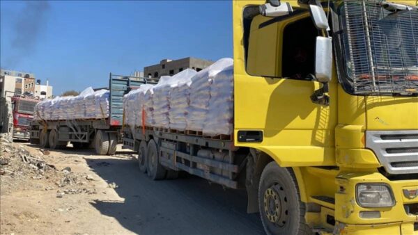 İsrail’in girişine izin verdiği 36 yardım tırının çoğu yağmalandı