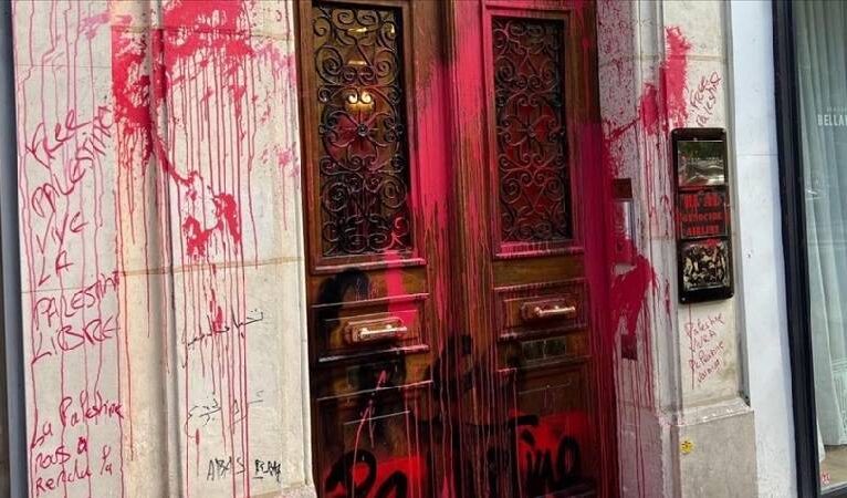 İsrail’in hava yolu şirketi, protestolar nedeniyle Paris’teki ofisini boşaltıyor