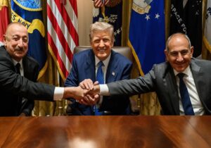 Azerbaycan ve Ermenistan ABD’de barış anlaşması imzaladı, Trump “Savaş sonsuza kadar bitti” dedi