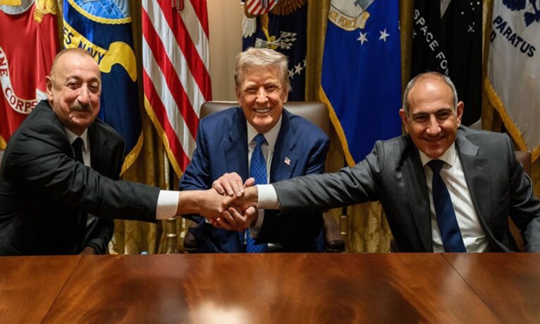 Azerbaycan ve Ermenistan ABD’de barış anlaşması imzaladı, Trump “Savaş sonsuza kadar bitti” dedi