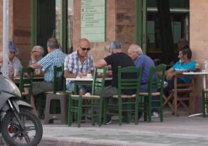 Yunanistan’da doğumlar azalıyor, nüfus yaşlanıyor