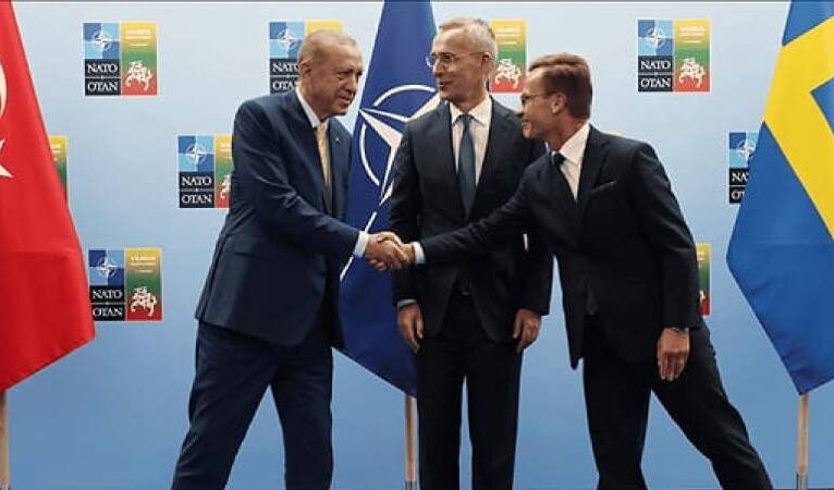 İsveçli diplomat NATO görüşmesinden sonra Türkiye dosyalarını tuvalette unuttu, güvenlik zafiyeti tartışma yarattı