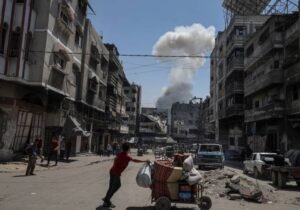 İsrail’in Gazze Şeridi’nin çeşitli yerlerine düzenlediği son saldırılarda 66 kişi hayatını kaybetti