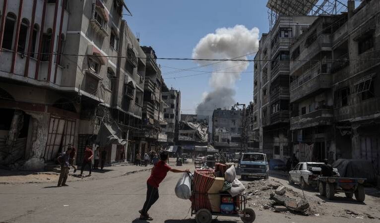 İsrail’in Gazze Şeridi’nin çeşitli yerlerine düzenlediği son saldırılarda 66 kişi hayatını kaybetti