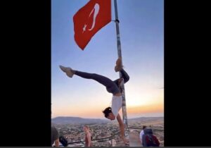 Türkiye bayrağında direk dansına soruşturma!