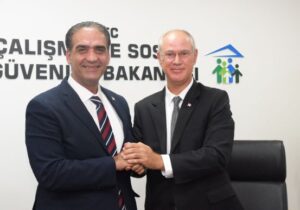 Çalışma Bakanlığı’nda devir teslim: Gardiyanoğlu görevi Hasipoğlu’na bıraktı