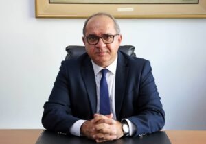 Antoniou: “Hükümet 5 Kıbrıslı Rum’un yanında“