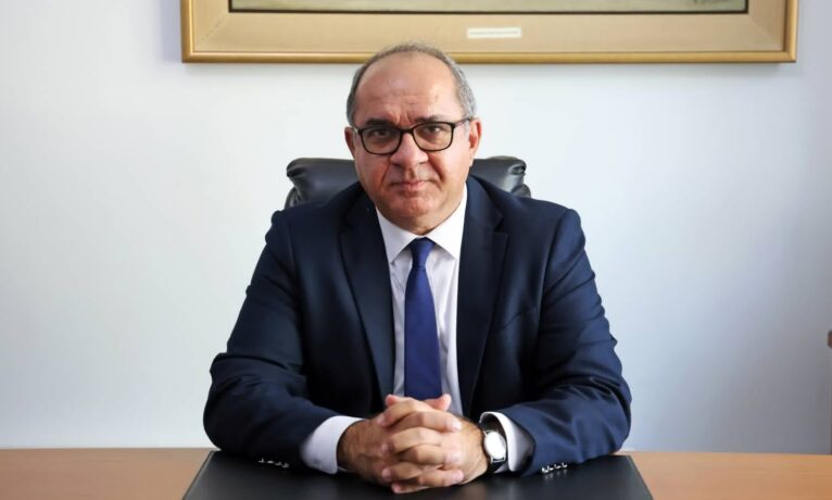 Antoniou: “Hükümet 5 Kıbrıslı Rum’un yanında“