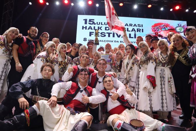 İskele Belediyesi Halk Dansları Topluluğu Balçova’da birinci oldu