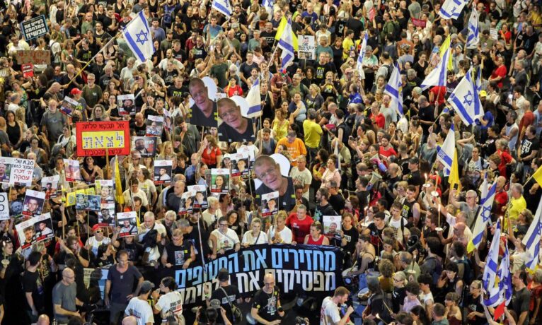 Binlerce İsrailli, Tel Aviv’de Netanyahu’yu protesto etti