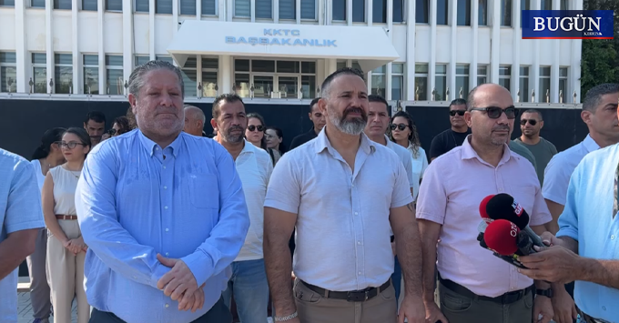 Resmi Kabz Memurluğu’ndaki grev üçüncü gününde: Sendikalar Başbakanlık önünde eylem yaptı