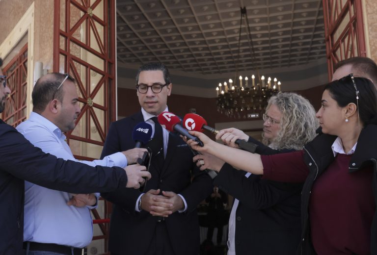 Dışişleri Bakanı Kombos: “Türkiye, Gazze yardımlarını engelliyor“