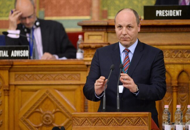 Ukrayna siyasetinin önde gelen isimlerinden Andriy Parubiy, silahlı saldırıda öldürüldü