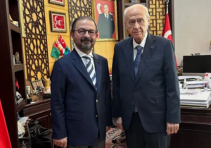 Bahçeli’ye yakınlığıyla bilinen İsmet Sayhan da gözaltına alındı; ‘casusluk’la suçlanıyor!