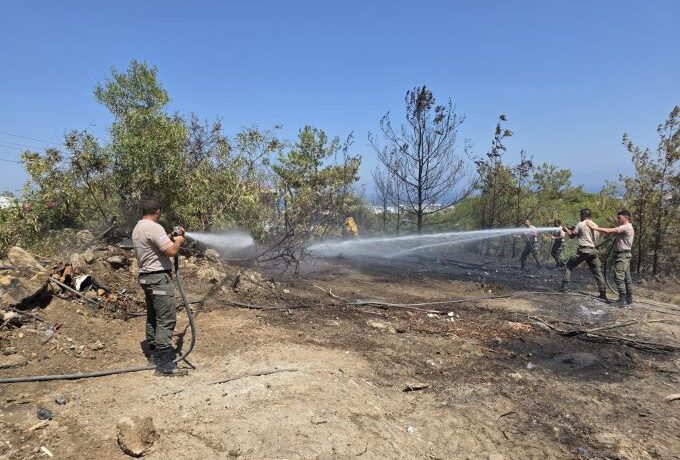 Girne Kaçış Yolu’ndaki yangın büyümeden söndürüldü