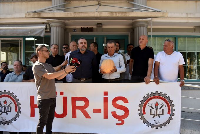HÜR-İŞ’ten Bakanlık önünde “kabaklı” eylem