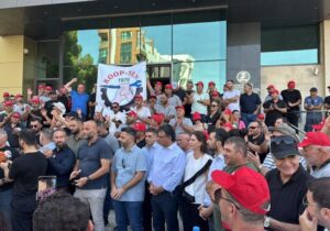 Güröz: “Memleketi idari açıdan Elçilik, mali açıdan Merkez Bankası yönetiyor!”