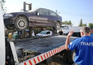 Lefkoşa Sanayi Bölgesi’nde hurda araçlara temizlik operasyonu