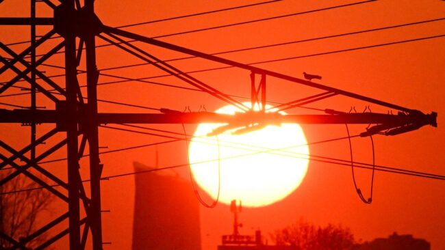 Kıbrıs kavruluyor: 45 derece sıcaklık, kırmızı uyarı!