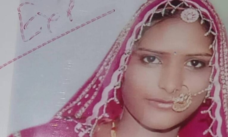 Hindistan’da ten rengi nedeniyle eşini diri diri yakan adama idam cezası
