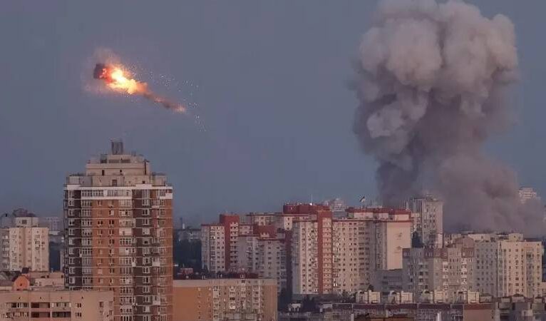 Rusya ilk kez Kiev’de hükümet binasını vurdu