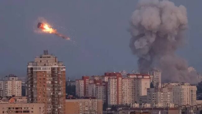 Rusya ilk kez Kiev’de hükümet binasını vurdu