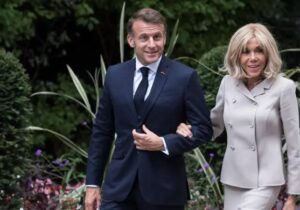 Macron çifti, First Lady’nin gerçekten kadın olduğuna dair ‘bilimsel kanıt’ sunacak