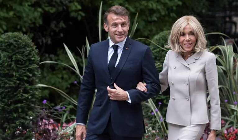 Macron çifti, First Lady’nin gerçekten kadın olduğuna dair ‘bilimsel kanıt’ sunacak