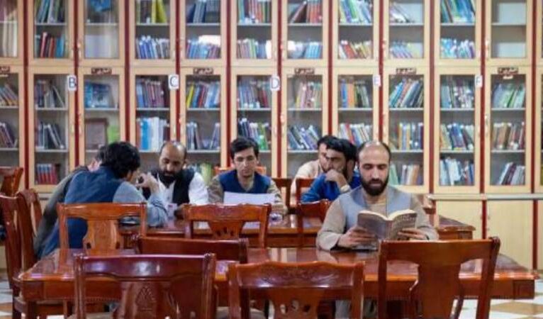 Taliban, kadınlar tarafından yazılmış kitapları müfredattan çıkardı