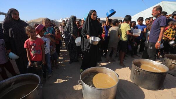 Gazze’deki kadınlar, yardım gruplarıyla bağlantılı erkekler tarafından yiyecek ve su karşılığında cinsel ilişkiye zorlanıyor