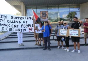 Lefkoşa’da İsrail ve İngiliz üslerine protesto: “Yıkım üsleri adadan defolun!”