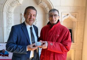 Ertuğruloğlu, Aziz Sancar’a KKTC kimlik kartını elden verdi