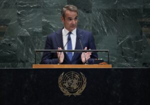 Mitsotakis: “50 yıldır açık yara olan Kıbrıs’ta çözüm BM kararlarıyla gelecek”