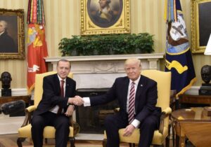 Beyaz Saray’da demokrasi değil, çıkar pazarlığı: Trump silah verdi,  Erdoğan meşruiyet aldı