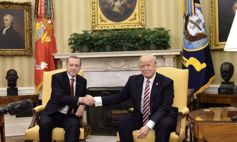 Beyaz Saray’da demokrasi değil, çıkar pazarlığı: Trump silah verdi,  Erdoğan meşruiyet aldı