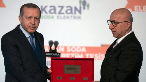 Turgay Ciner hakkında yakalama kararı çıkarıldı I Kağıt kaçakçılığından medya imparatorluğuna karanlık yükseliş