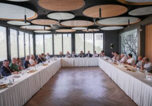 Erhürman: “Ekonominin merkezinde cumhurbaşkanlığı var”