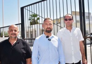 “Okulları konteynerlerle açmak başarı değil”