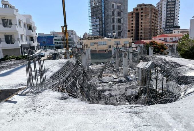 Mağusa’da çöken inşaat kapatıldı: Şirket faaliyetleri durduruldu
