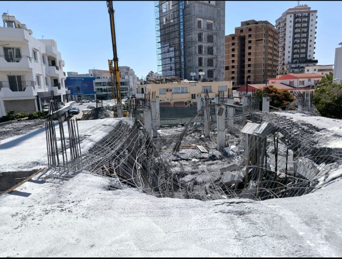 Mağusa’da çöken inşaat kapatıldı: Şirket faaliyetleri durduruldu