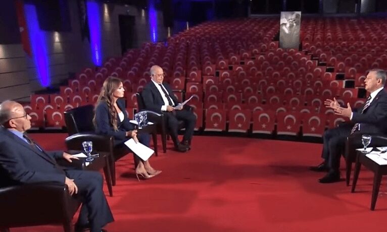 Özgür Özel’den kayyım çıkışı: “Gürsel Tekin ihraç edildi, karar yok hükmündedir”